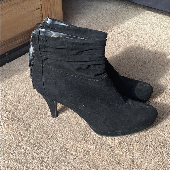 Boots - Picture 3 of 4